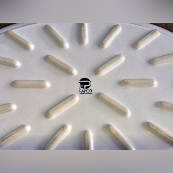 Oval Lug Handled Embossed Edge Footed Tomato Vine Illustrated FAPOR Casserole - Picture 9 of 10